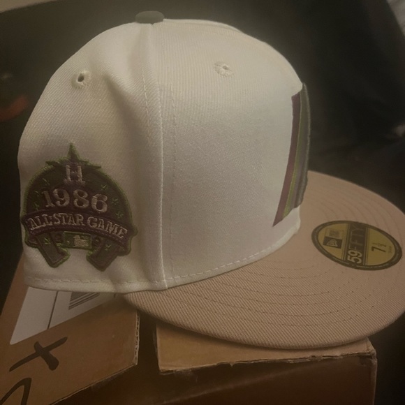 Make me an offer! Lids Exclusive HD Stud Pistacia Versa 7 1/2 Discontinued! - Picture 2 of 5